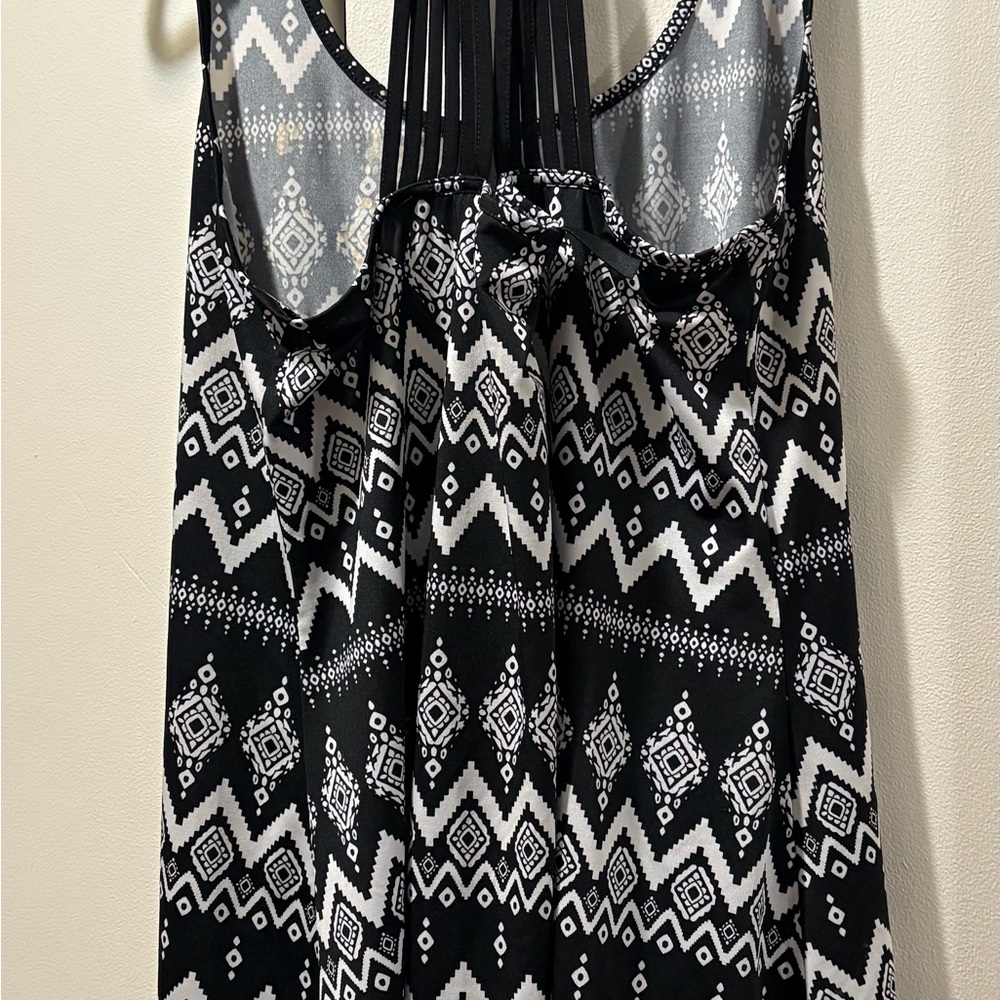 Black and White Patterned Women's Top - Picture 4 of 4